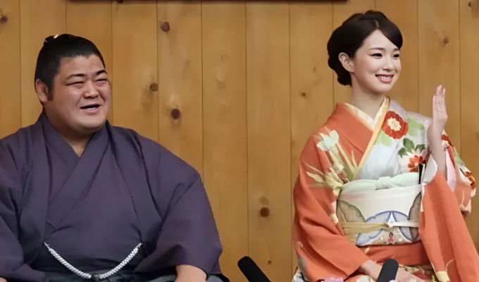 Как живут сумоисты? Есть ли у них жены и девушки? (5 фото)