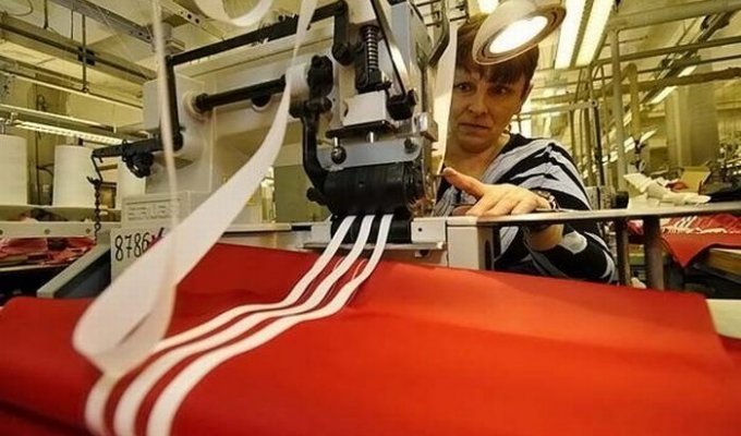  Как производят Adidas в России (8 фото)