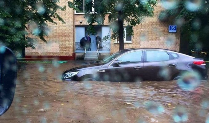 В Москве потоп из-за обильных дождей (27 фото)