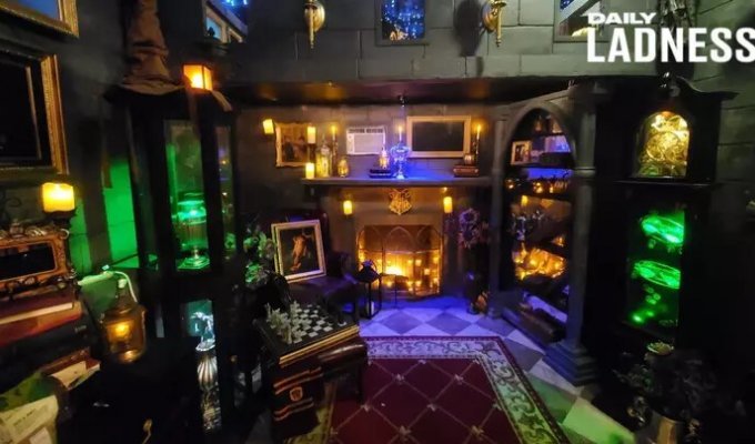 Парень превратил свой гараж в собственный Мир Гарри Поттера (5 фото + 1 видео)