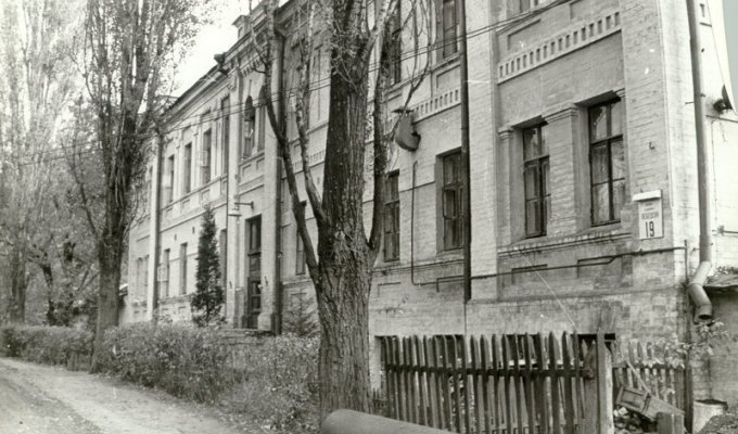66 лет назад в Киеве был введен в действие первый в СССР и Европе компьютер (3 фото)