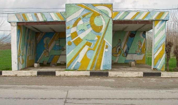 Автобусные остановки времён СССР (20 фото)