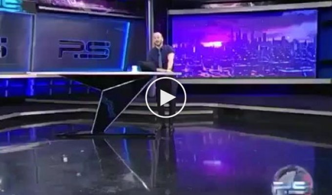 Грузинский телеканал Рустави 2 на время приостановил вещание после нецензурной брани Георгия Габунии в адрес Путина (мат)