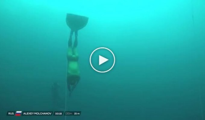 Погружение на рекордную глубину 130 метров без акваланга