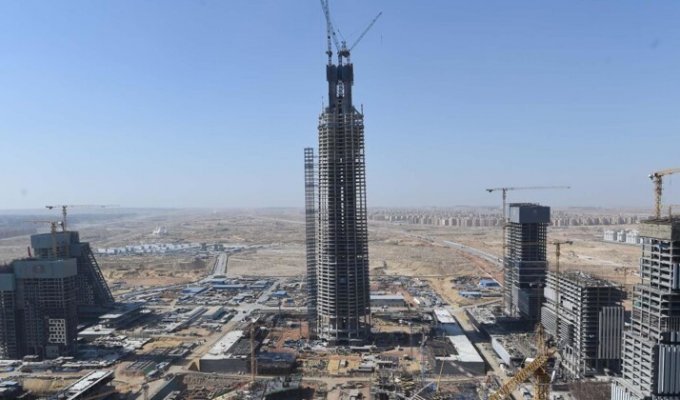 В Египте возводят высочайший небоскрёб континента – Iconic Tower (10 фото)