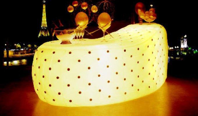 Надувные светящиеся барные стойки – необычный предмет мебели