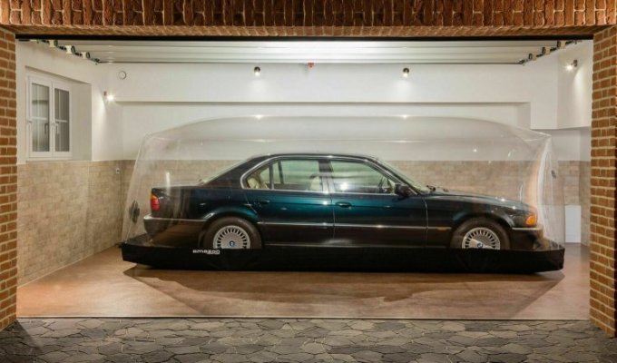 Законсервированная на 23 года в пузыре BMW 740i выставлена на продажу (12 фото)