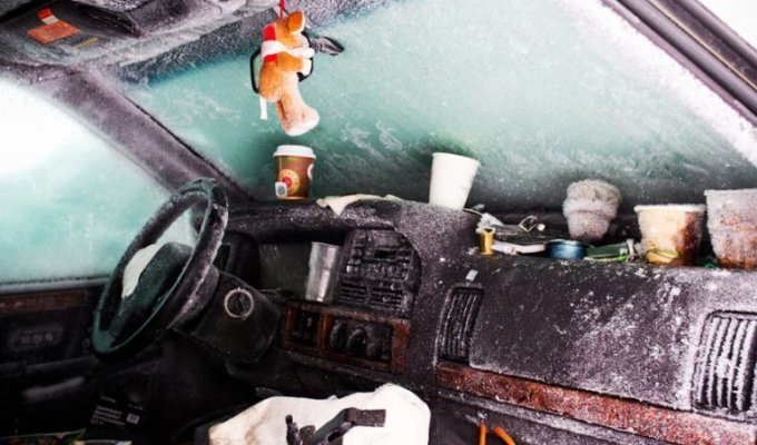 Швед выжил после 2 месяцев, проведенных в заваленной снегом машине (7 фото)