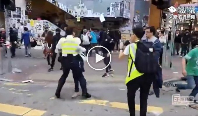 В Гонконге полиции разрешили стрелять на поражение