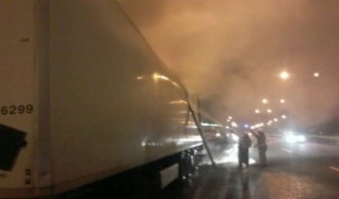Под Киевом сгорел грузовик «Новой почты» с посылками