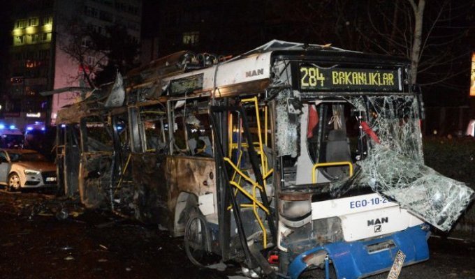 В деловом центре Анкары произошел крупный теракт (14 фото + 2 видео)