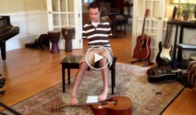 Игра на гитаре с помощью ног