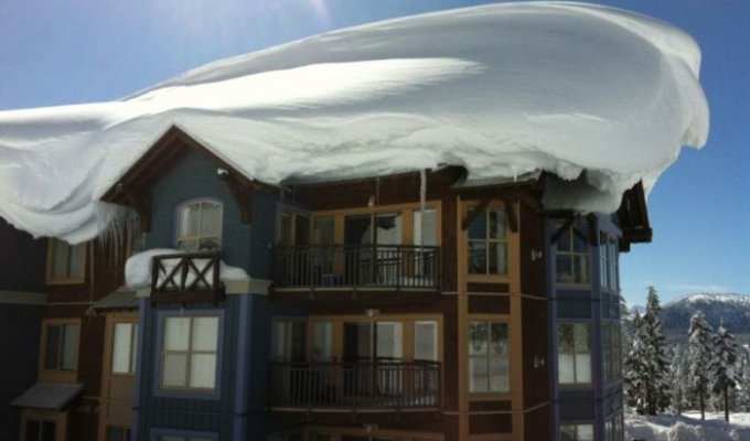 Снег разрушил дома в Ванкувере (11 фото)