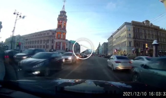 ДТП с таксистом на Невском проспекте в Санкт-Петербурге