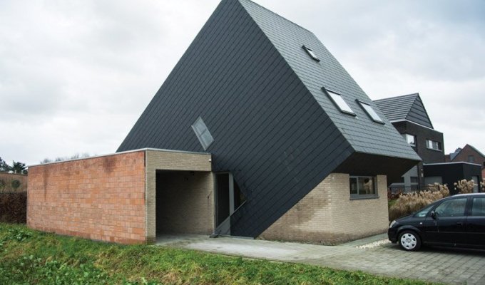 25 причудливых бельгийских домов, чей дизайн так плох, что это смешно (27 фото)