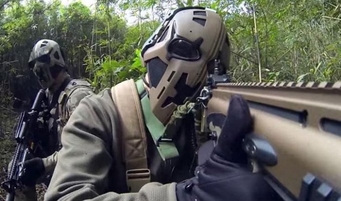 Шлем подразделения SAS, защищающий от пуль (3 фото)