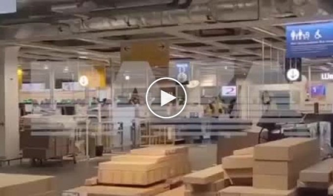 IKEA объявила распродажу товаров для своих сотрудников, в Химках работники магазина устроили мебельные баталии