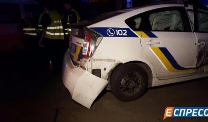 В Киеве автомобиль полиции попал в ДТП