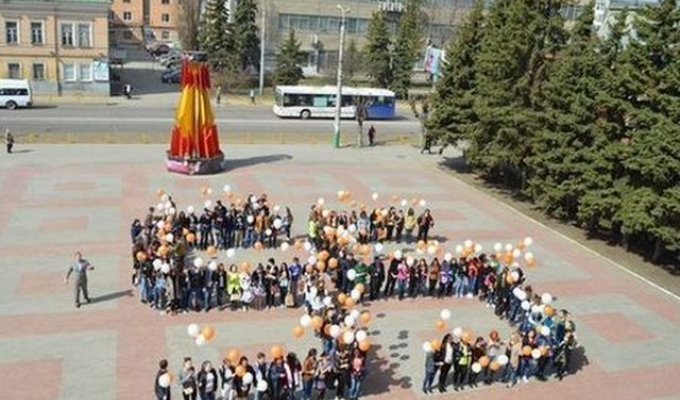 В Кемеровской области прошел флешмоб в честь Дня космонавтики, но полиция разглядела в нем экстремизм (2 фото)