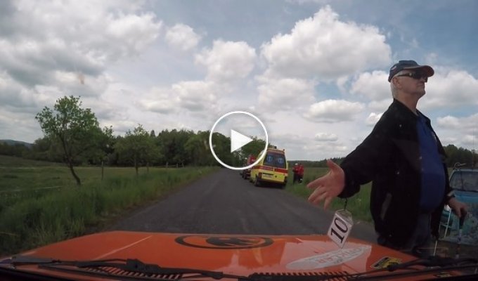 Видеорегистратор раллийной машины, вылетев из нее в момент аварии, снял удивительные кадры