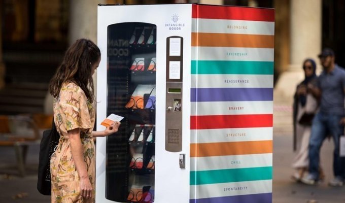 Австралийцы собрали торговый автомат приятных эмоций (9 фото)