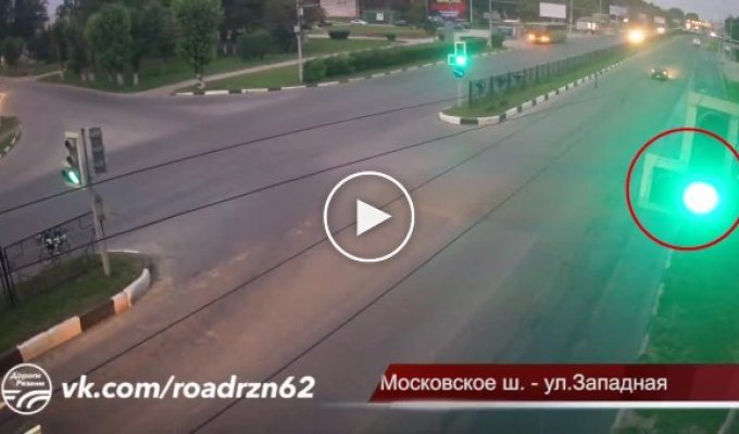 17-летний водитель с толкнулся с мотоциклом в Рязани