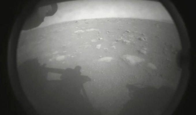 Марсоход Perseverance успешно сел на поверхность Марса и прислал первое фото (фото + видео)
