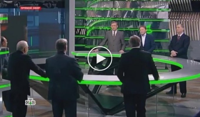 Ведущий НТВ заткнул Владимира Рыжкова. Конфуз в прямом эфире
