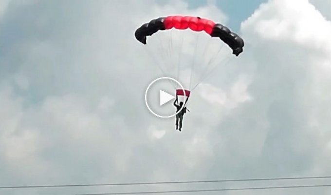 Женщина чудом осталась жива, столкнувшись с ЛЭП во время прыжка с парашютом