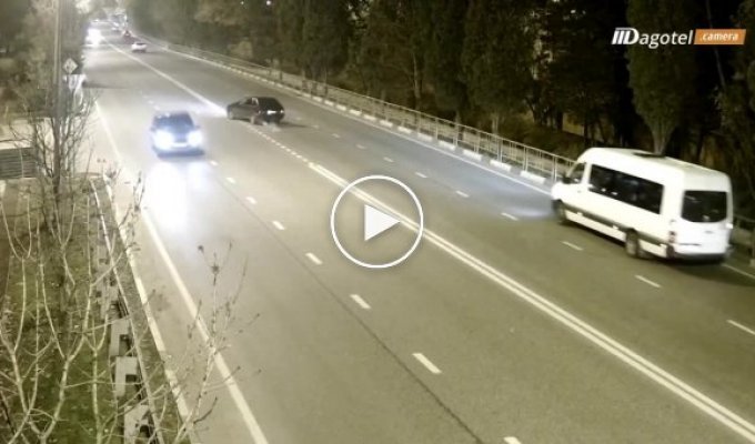 В Сочи пассажир вылетел через боковое стекло автомобиля
