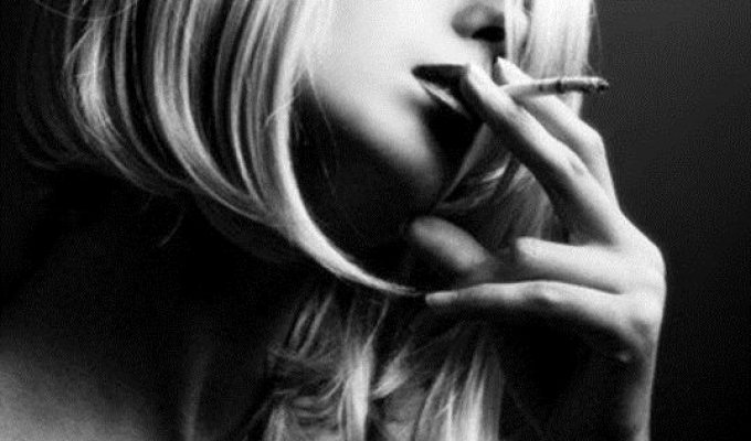 Курящие девушки (48 фото)