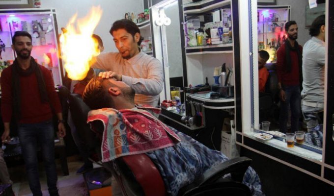 Горячая парикмахерская в Газе (6 фото)