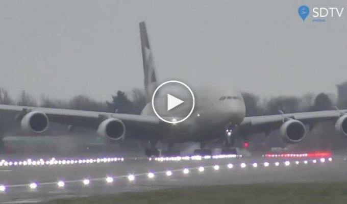 Удивительная посадка А380 в аэропорту Хитроу