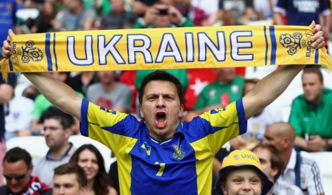 Как Украинцы поддерживали сборную в матче Украина. Северная Ирландия (8 фото)