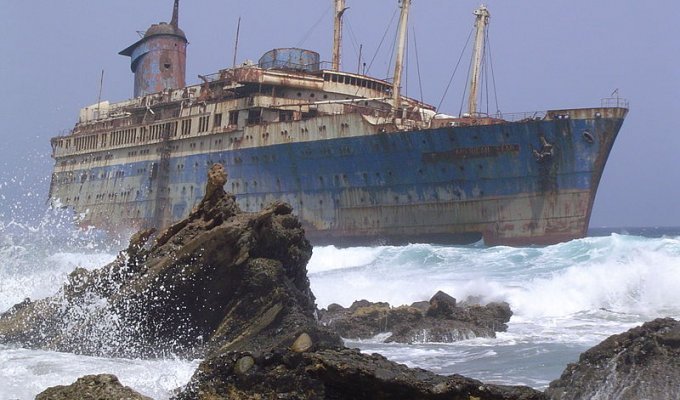 Живописные последствия кораблекрушений (33 фото)