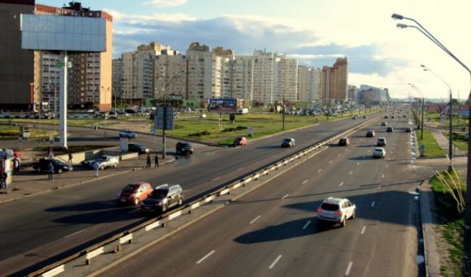 Велосипедистка показала, как киевские водители объезжают пробки