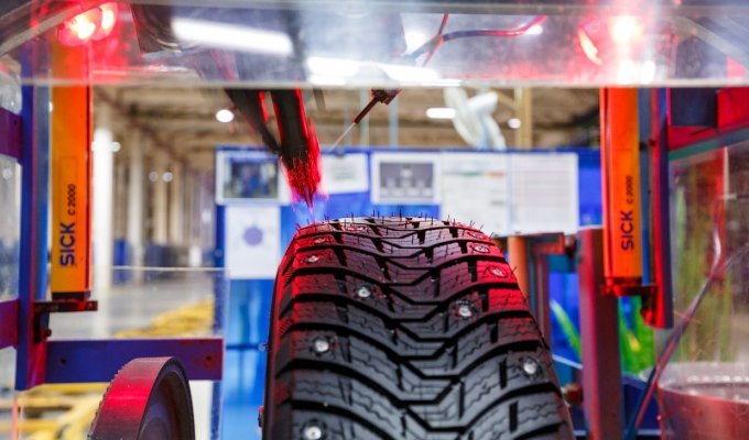 Ошиповка зимних шин на заводе Michelin (17 фото + 1 видео)