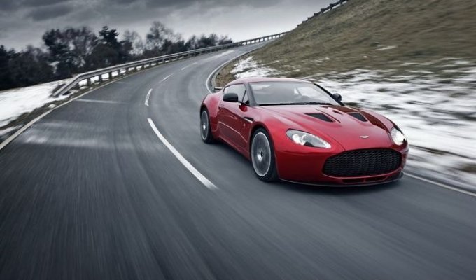 Компания Aston Martin провела фейслифтинг для V8 Vantage (7 фото)
