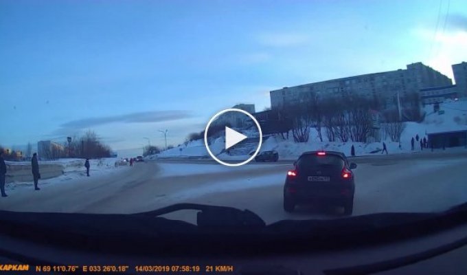 Три автомобиля столкнулись в Мурманской области