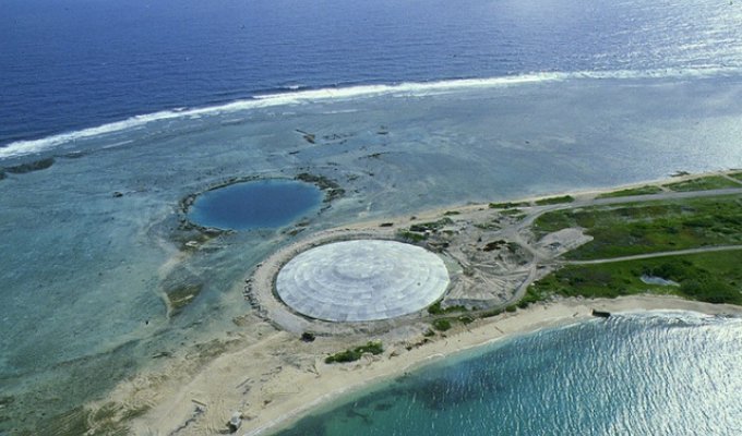 Бетонный купол "Кактус" на Маршалловых островах (4 фото)
