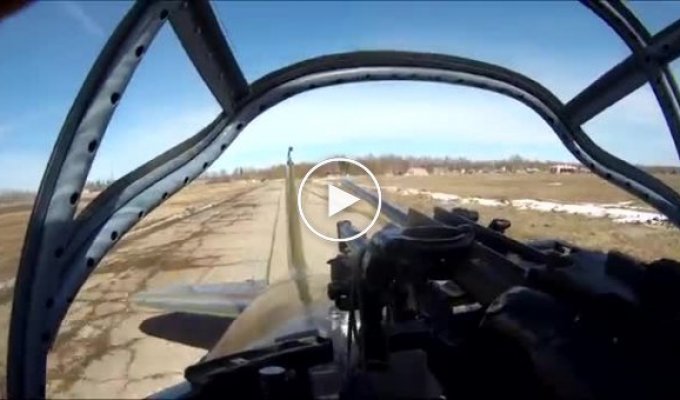 Вид из кабины стрелка в полете на штурмовике Ил-2