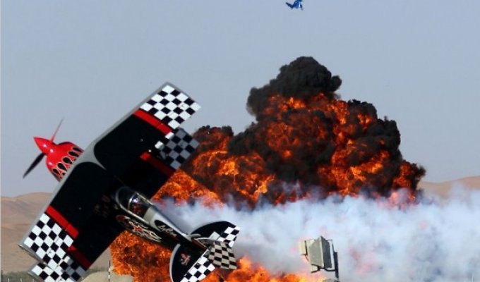 Международное шоу по высшему пилотажу в Аль-Айне (10 фото)