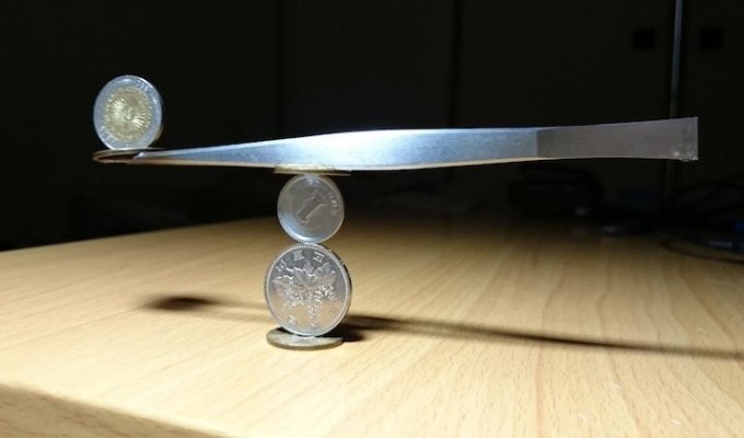 Японец бросает вызов гравитации искусством укладки монет (12 фото)