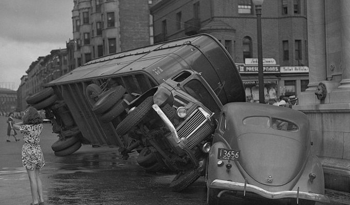 Автомобильные аварии 40-х годов. (50 фото)