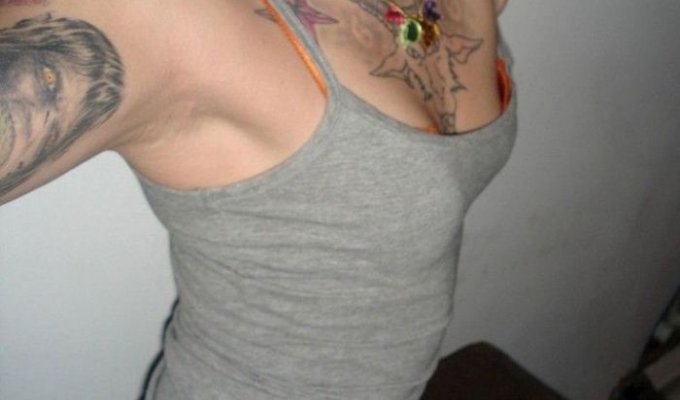 Сатанинская татуировка на груди (29 фото)