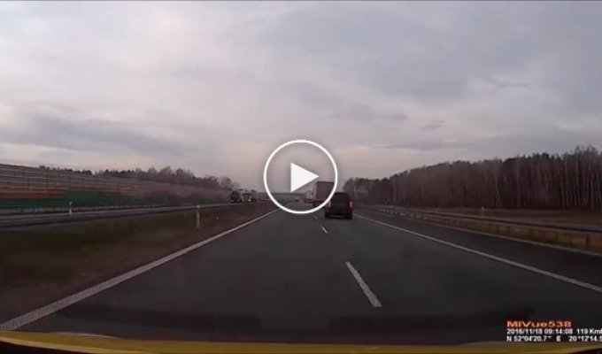 В Польше Land Rover врезался в тягач