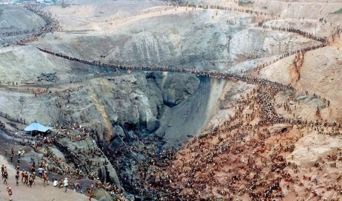 Бразильский золотой карьер напоминает шахты Мордора (11 фото)