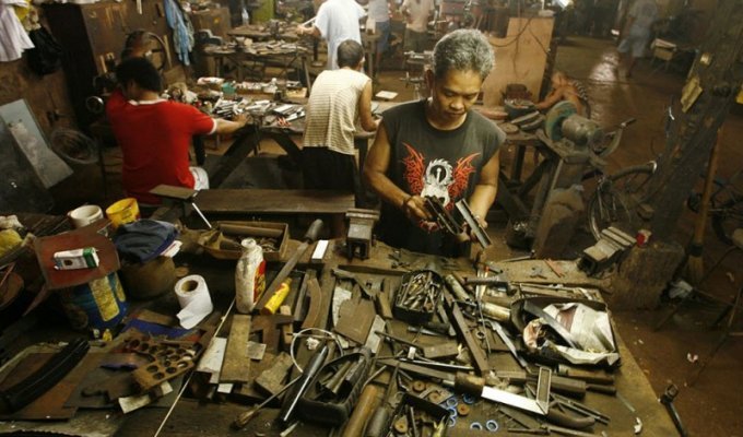 Кустарное производство оружия на Филиппинах (27 фото)