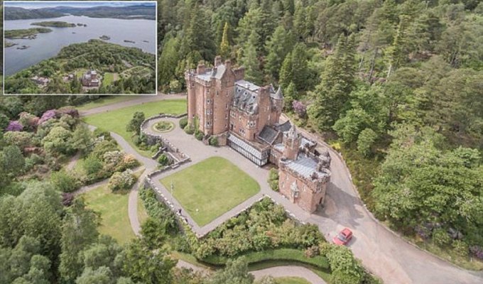 Шотландский замок с собственными островами ищет хозяина (10 фото)