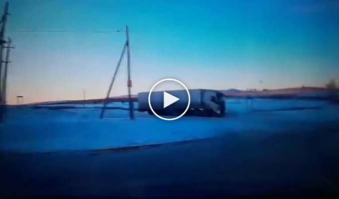 Самосвал раздавил шестерку в Забайкальском крае